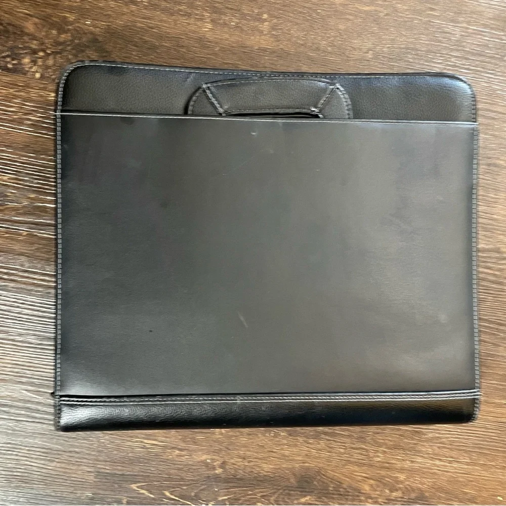 Franklin Covey Black 3-Ring Binder with Pull Out Handles Lots of Storage Space